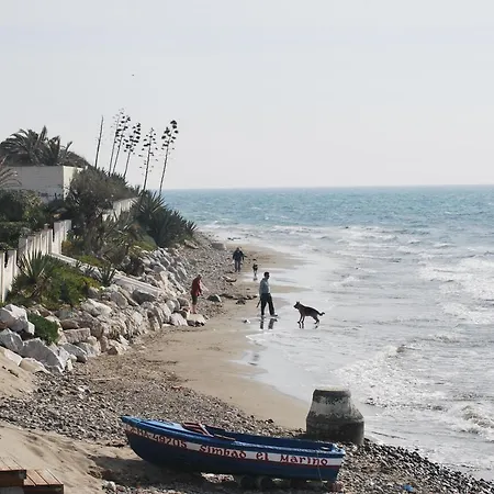 Beautiful 2 Steps From The فيلة